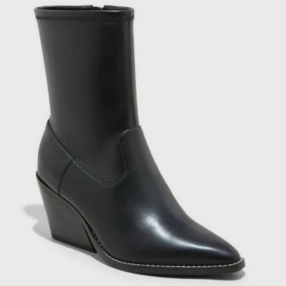 NWT Universal Thread Aubree Ankle Boots!